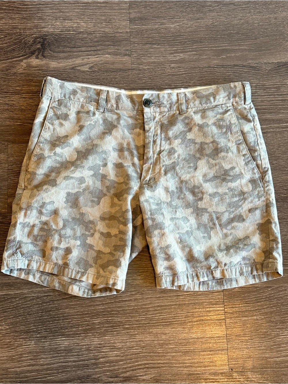 Club Monaco Men's Camo Chino Shorts - Beige & Light Brown